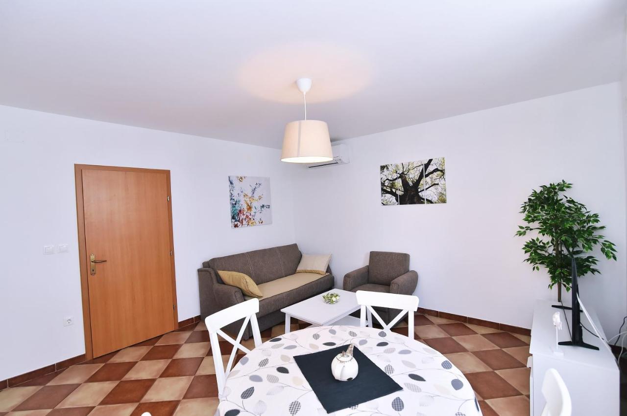 Apartments Luni บัชกา ภายนอก รูปภาพ