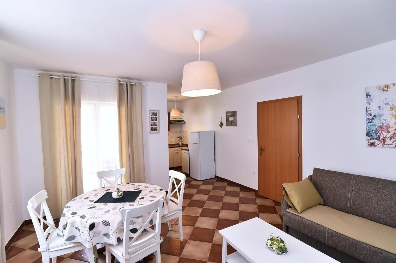 Apartments Luni บัชกา ภายนอก รูปภาพ